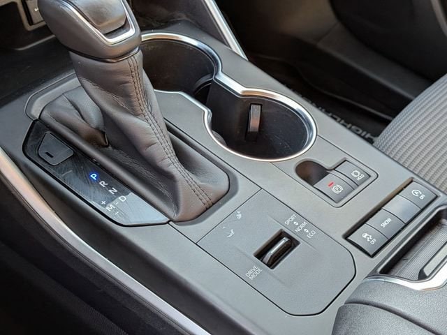 2020 Toyota Highlander LE - Photo 22