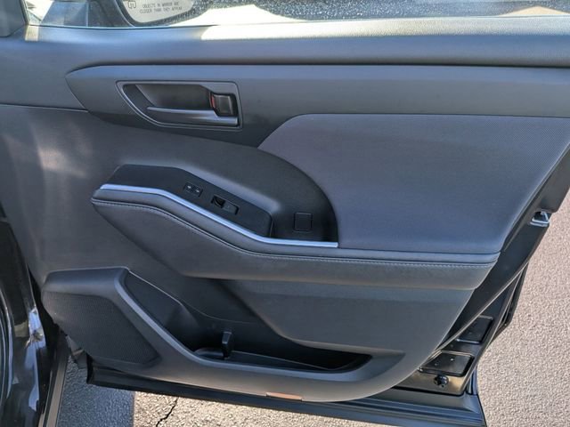 2020 Toyota Highlander LE - Photo 32