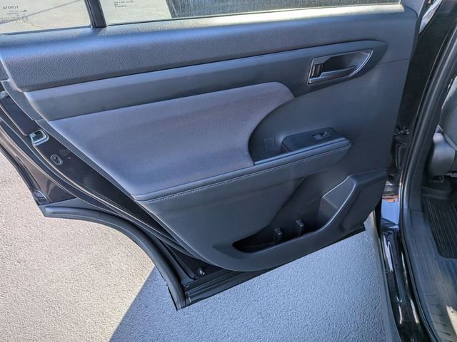 2020 Toyota Highlander LE - Photo 27