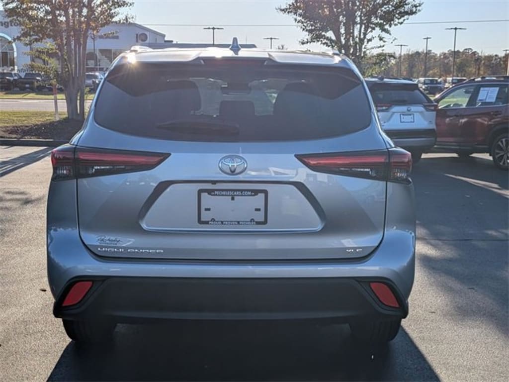 Used 2023 Toyota Highlander XLE Sport Utility