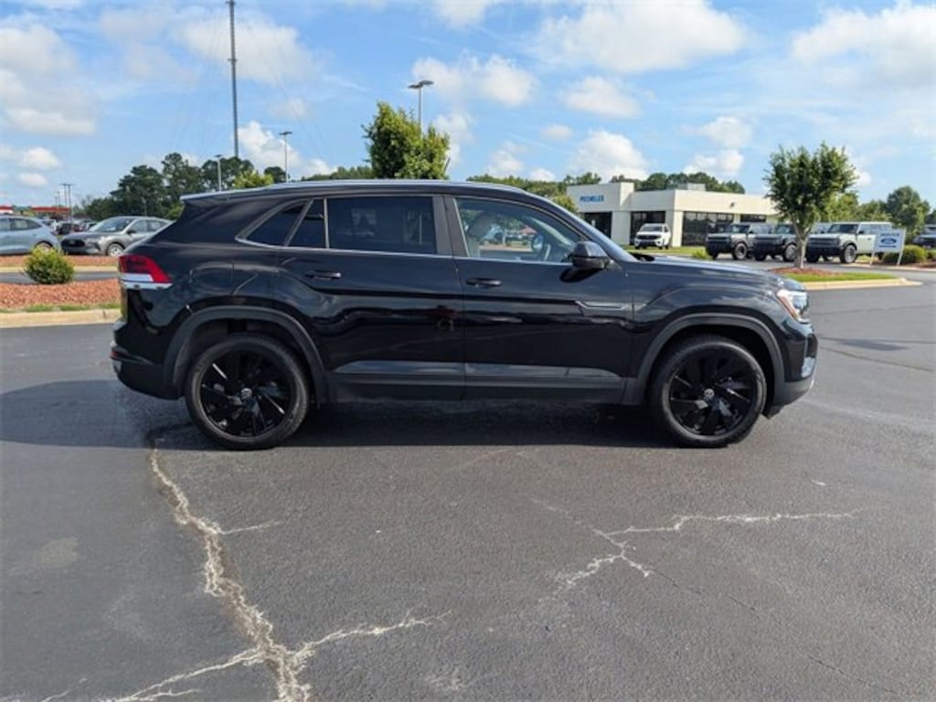 Used 2024 Volkswagen Atlas Cross Sport 2.0T SE w/Technology Sport Utility