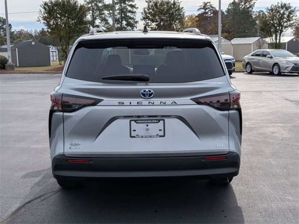 New 2025 Toyota Sienna XLE Van Passenger Van