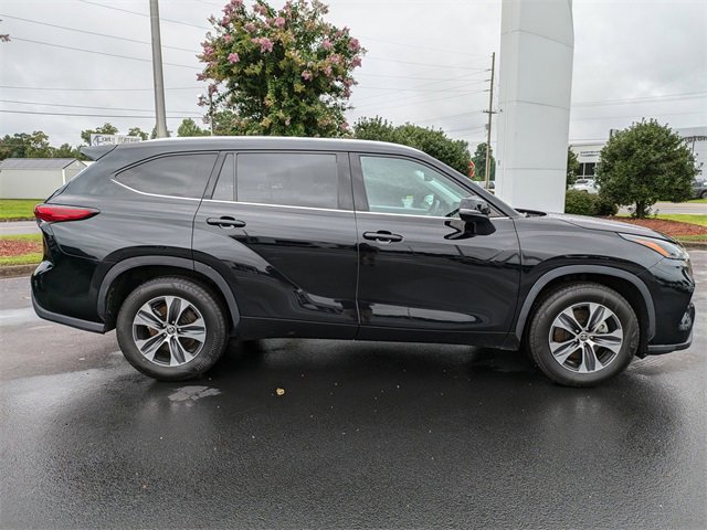 Used 2021 Toyota Highlander XLE with VIN 5TDGZRAH2MS519342 for sale in Washington, NC