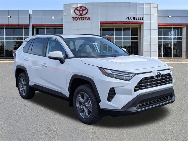 2025 Toyota RAV4 XLE's photo