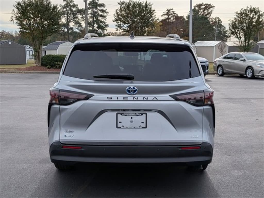 New 2025 Toyota Sienna XLE Van Passenger Van