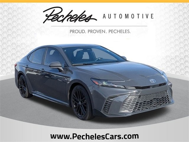 2025 Toyota Camry SE's photo