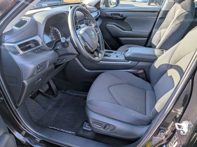 2020 Toyota Highlander LE - Photo 13