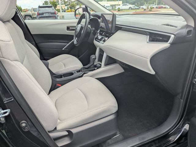 2025 Toyota Corolla Cross LE - Photo 26