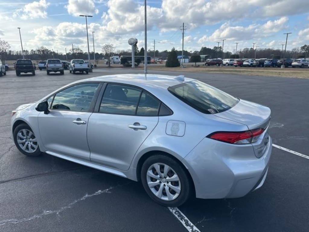 Used 2021 Toyota Corolla LE Sedan