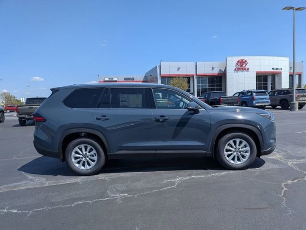 New 2026 Toyota Sienna XLE Van Passenger Van