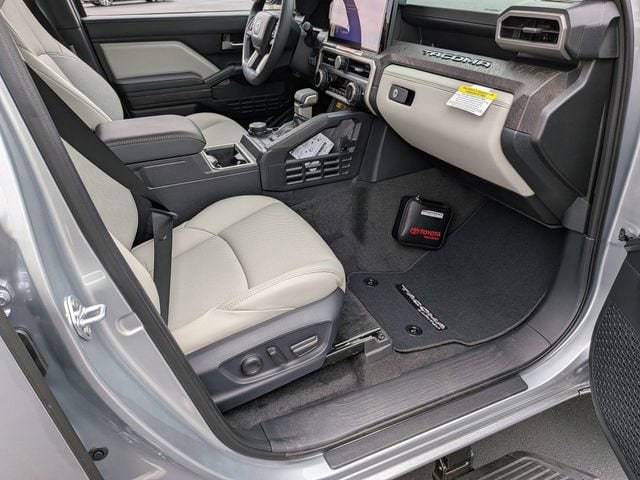 2025 Toyota Tacoma Limited - Photo 34