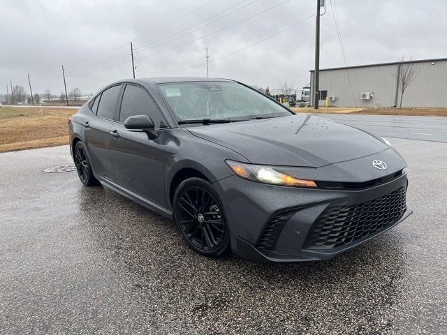 2025 Toyota Camry SE's photo