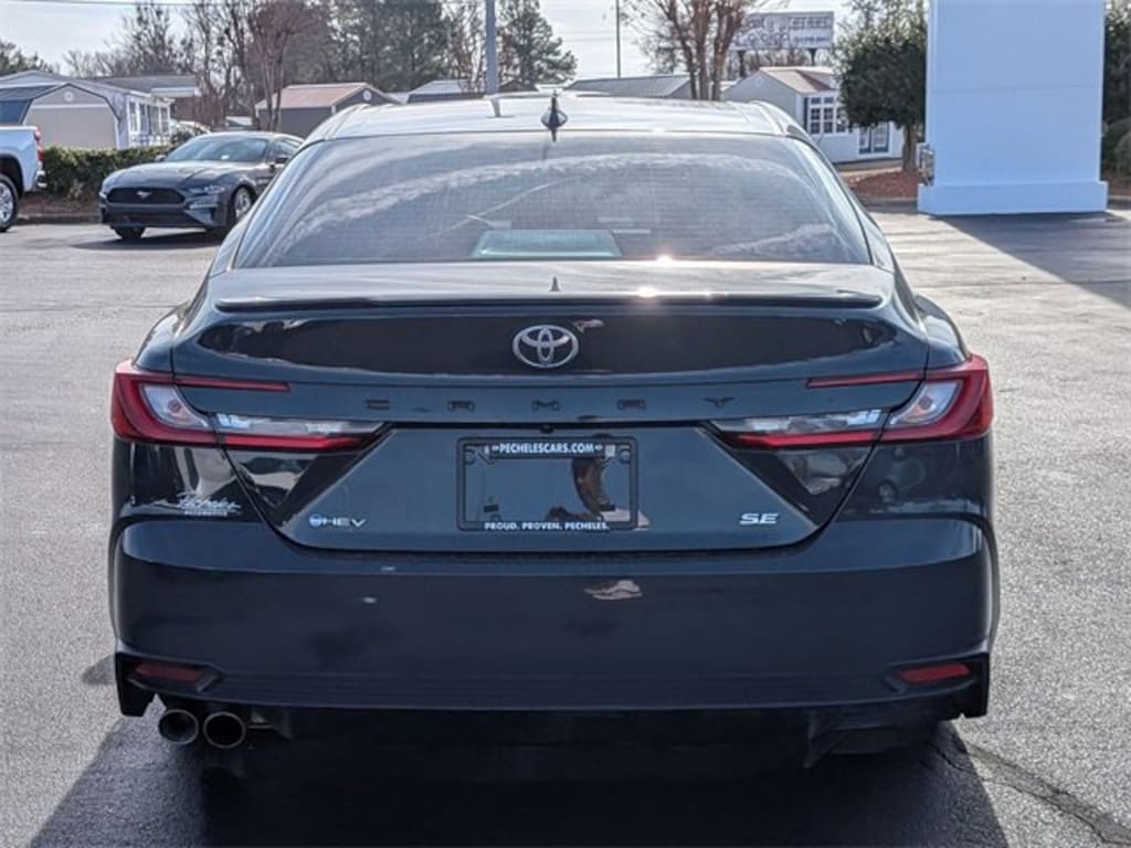 Used 2025 Toyota Camry SE Sedan