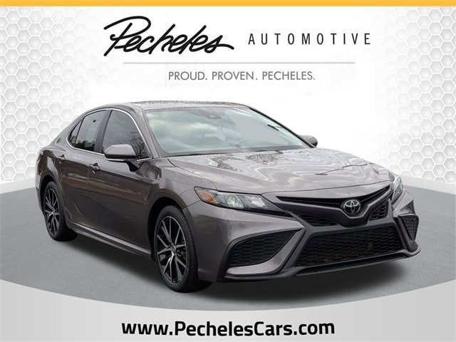 2024 Toyota Camry SE's photo