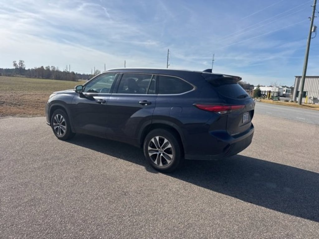 Used 2022 Toyota Highlander Hybrid XLE Sport Utility