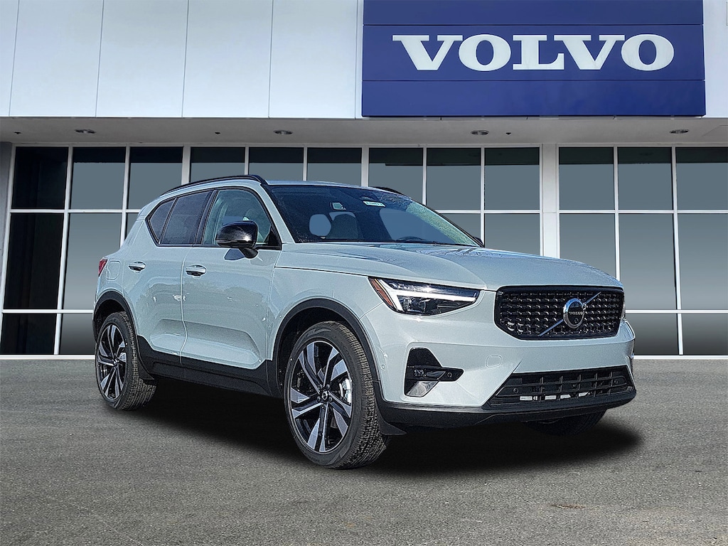 New 2026 Volvo XC40 B5 Ultra SUV