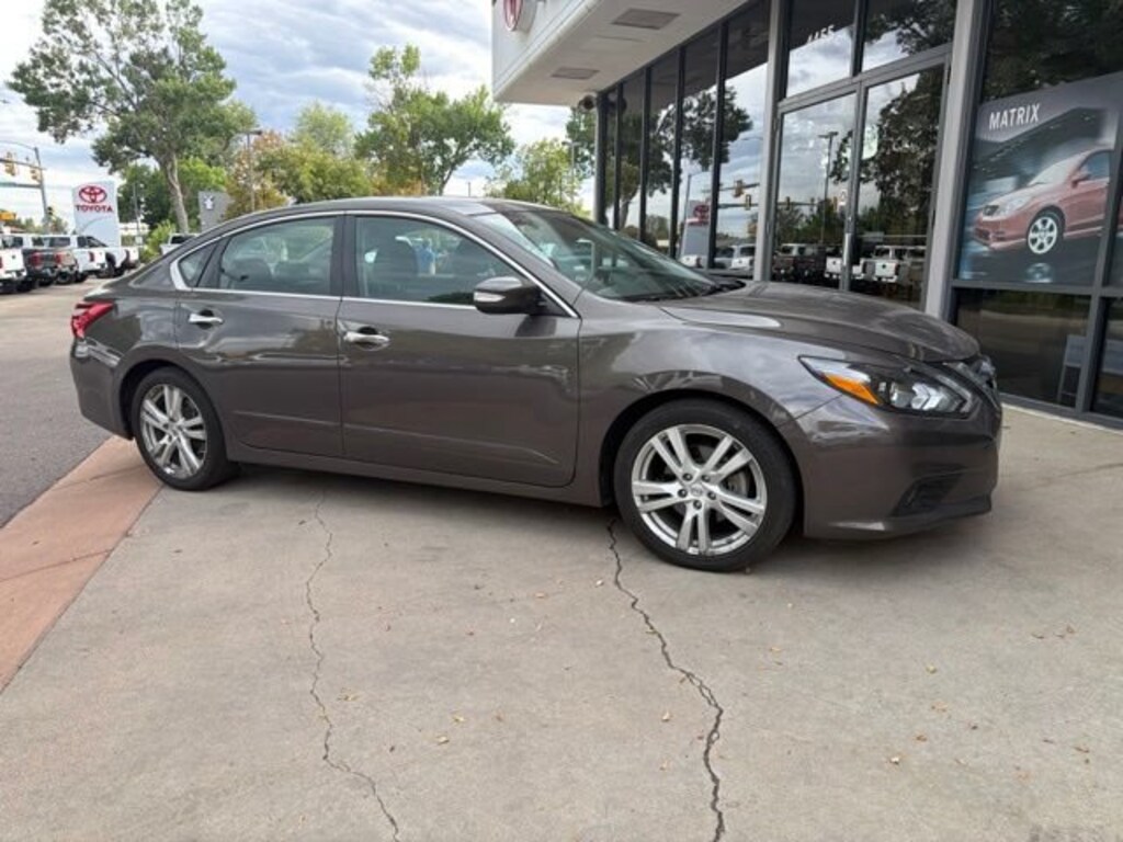 Used 2017 Nissan Altima 3.5 Sedan