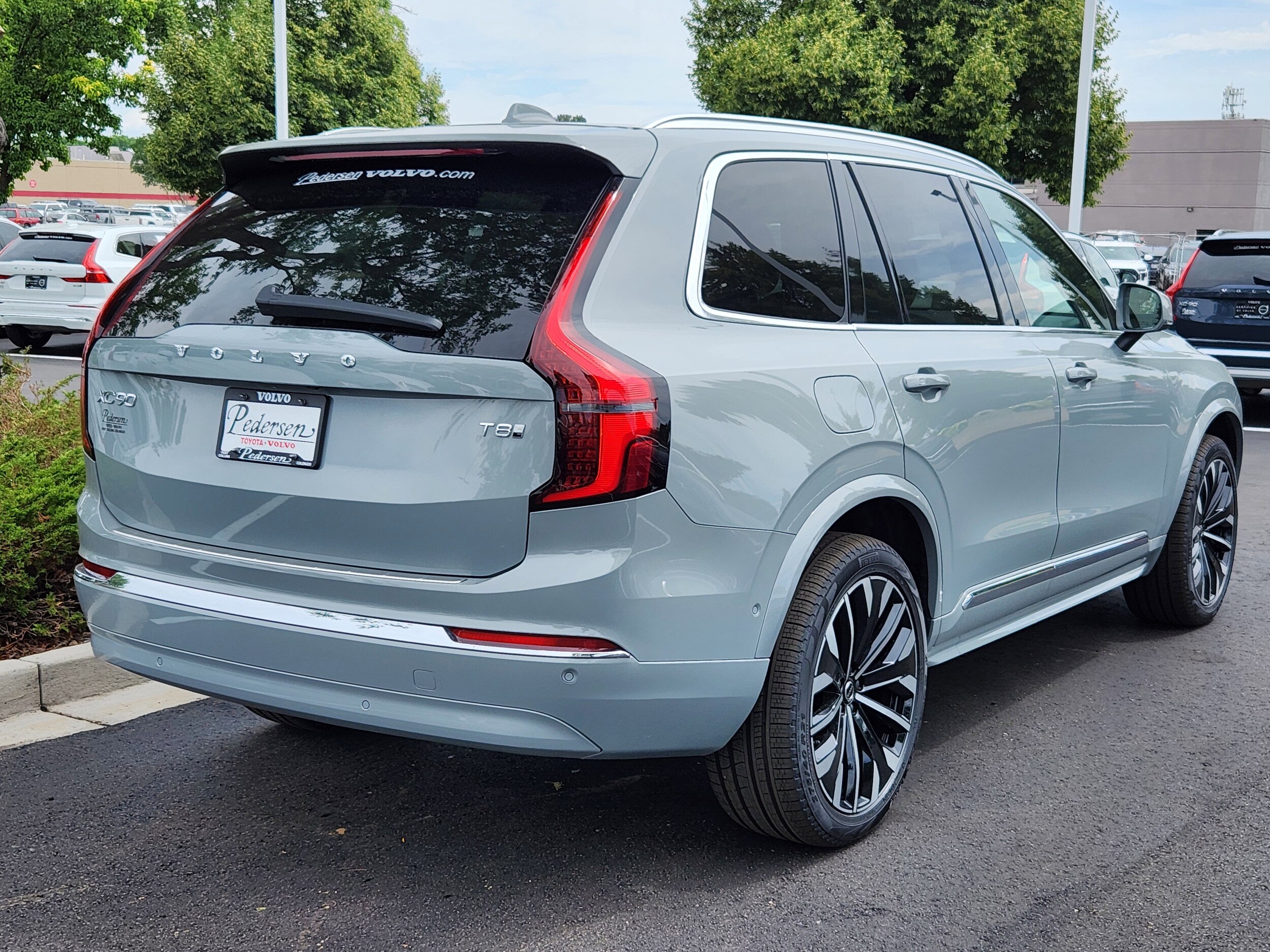 2026 Volvo XC90 T8 Plus photo 3