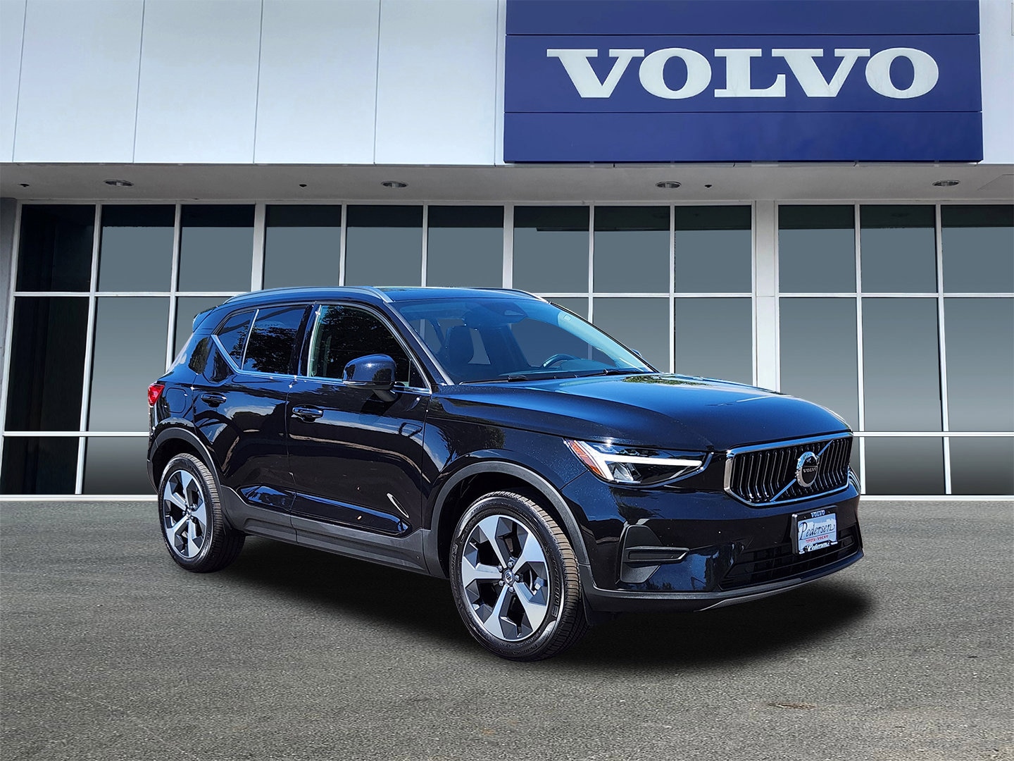 2025 Volvo XC40 SUV 