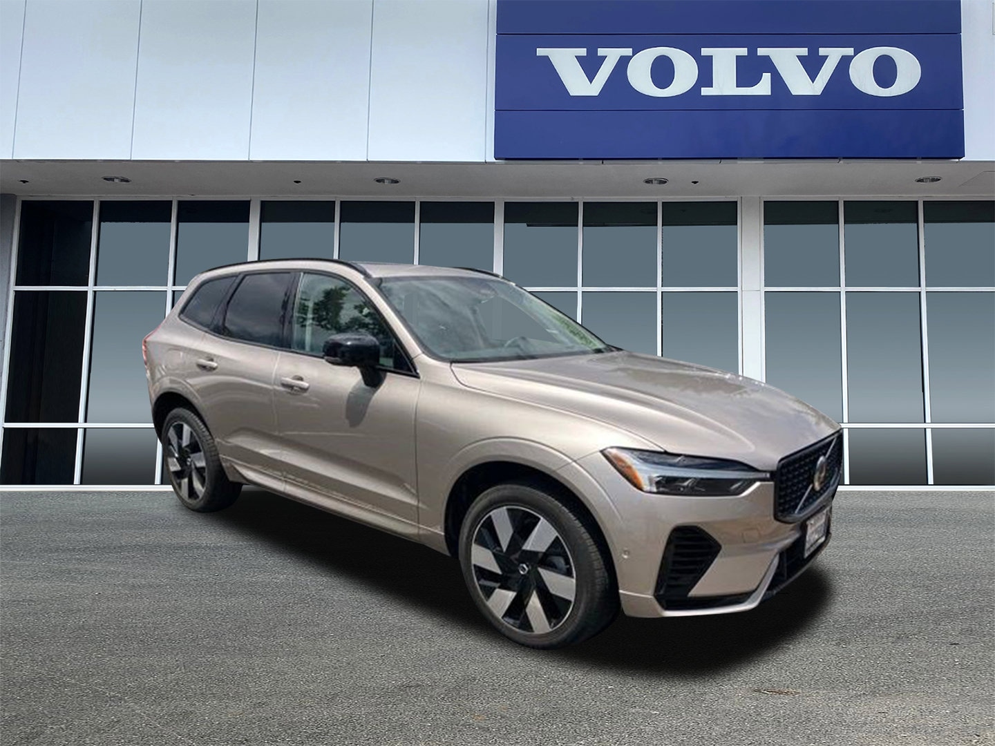 2024 Volvo XC60 T8 Ultimate Dark Theme AWD's photo