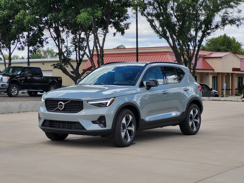 New 2026 Volvo XC40 B5 Plus SUV