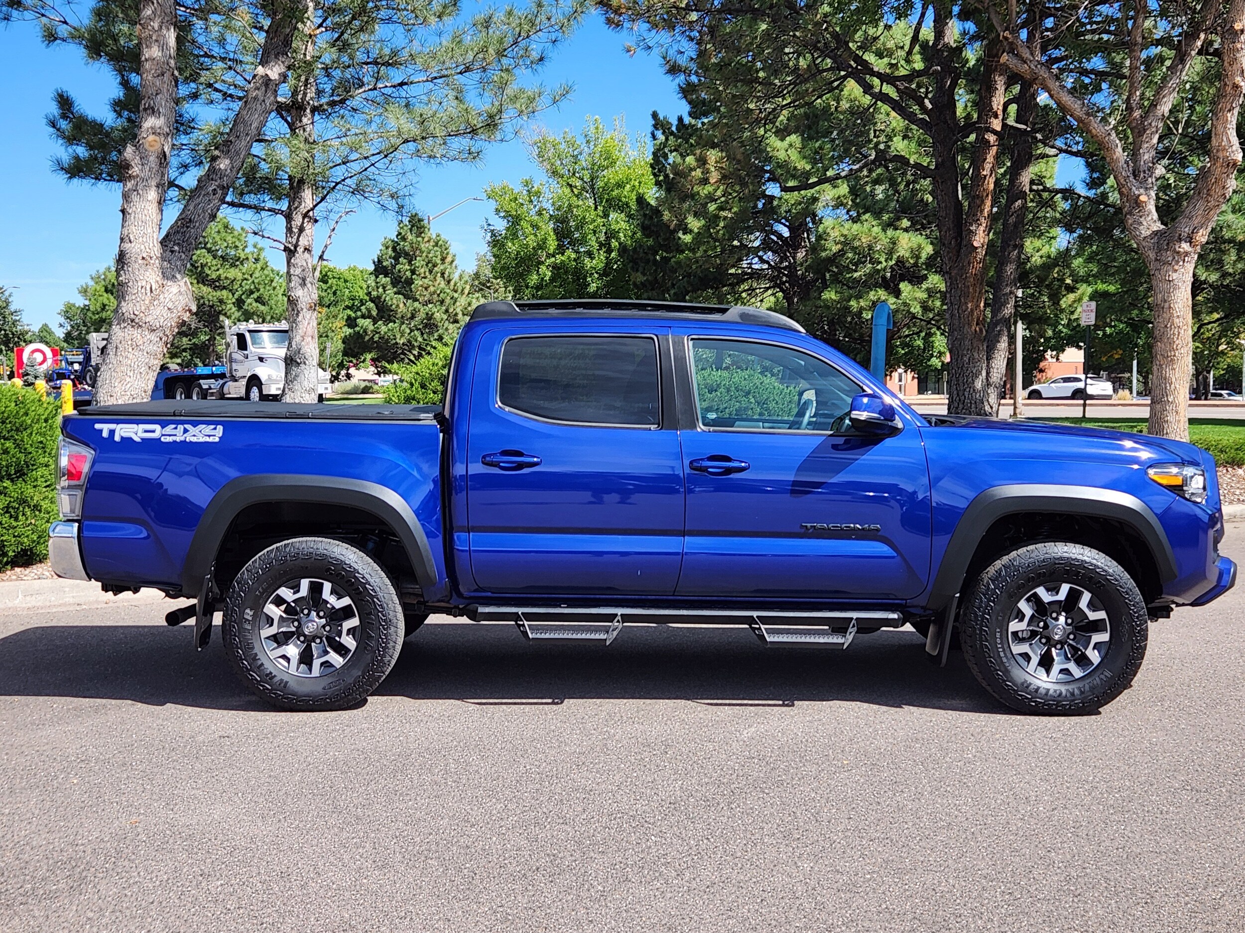 2023 Toyota Tacoma 4x4 TRD Off-Road photo 2