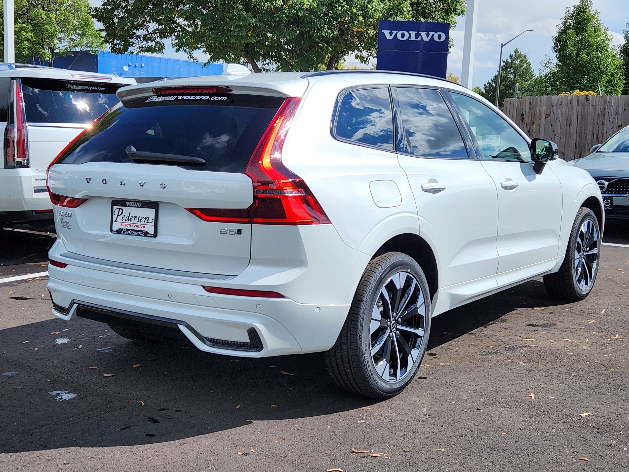 2026 Volvo XC60 B5 Plus photo 3