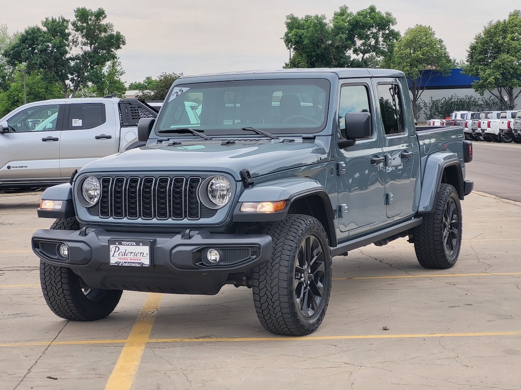 Used 2025 Jeep Gladiator Sport Truck Crew Cab