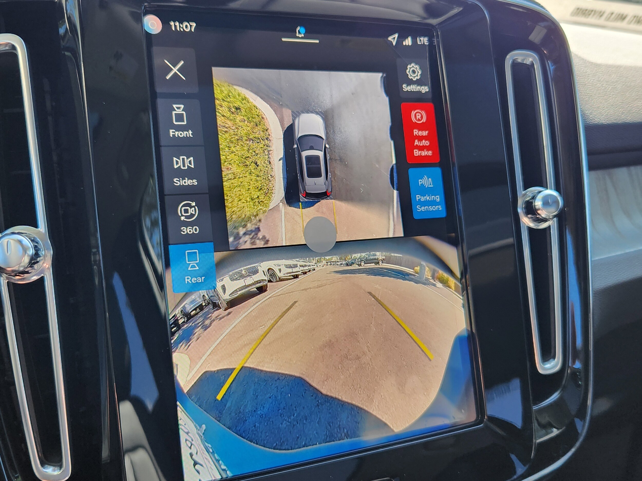 2026 Volvo XC40 Ultra - Photo 11