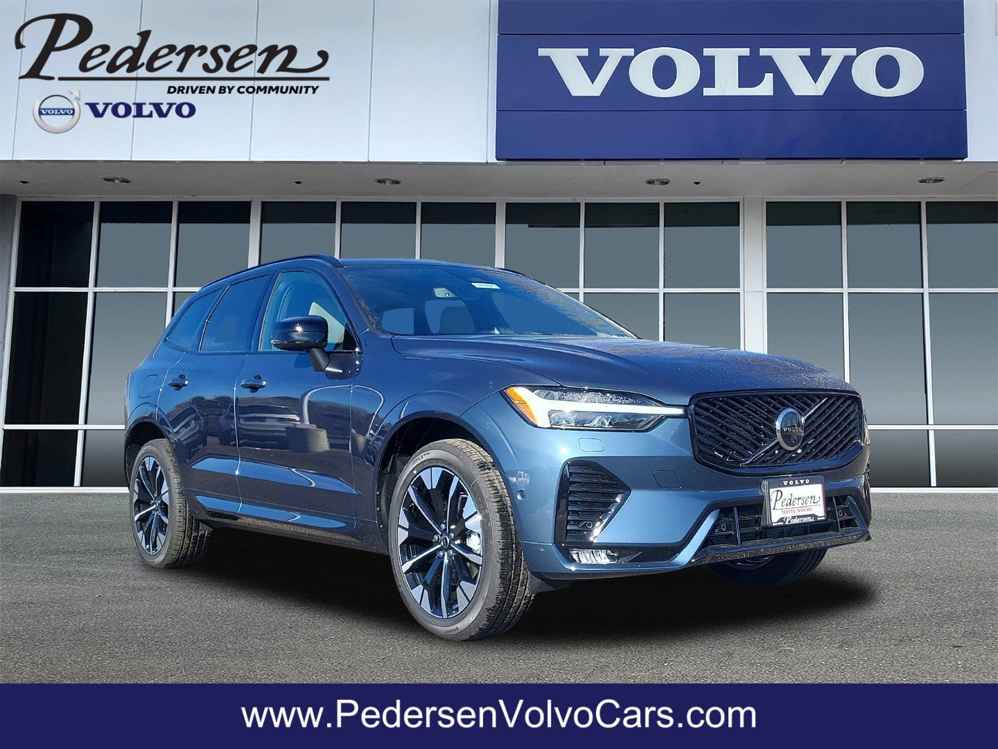 2026 Volvo XC60 B5 Plus Dark AWD's photo