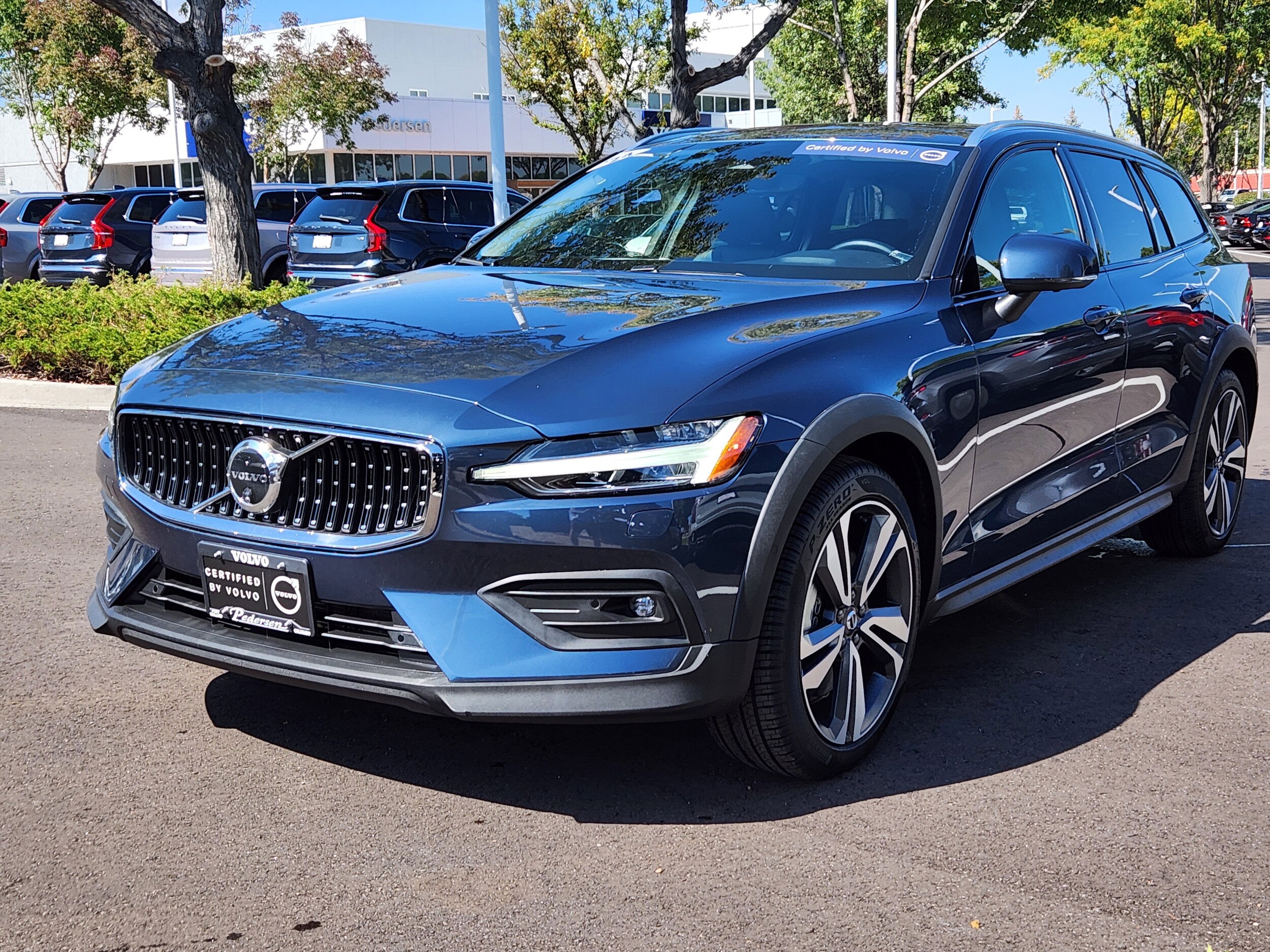 2024 Volvo V60 Cross Country B5 Plus photo 4