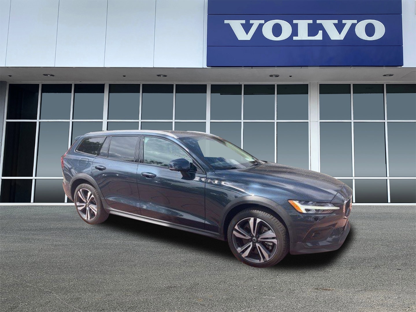2024 Volvo V60 Cross Country B5 Plus