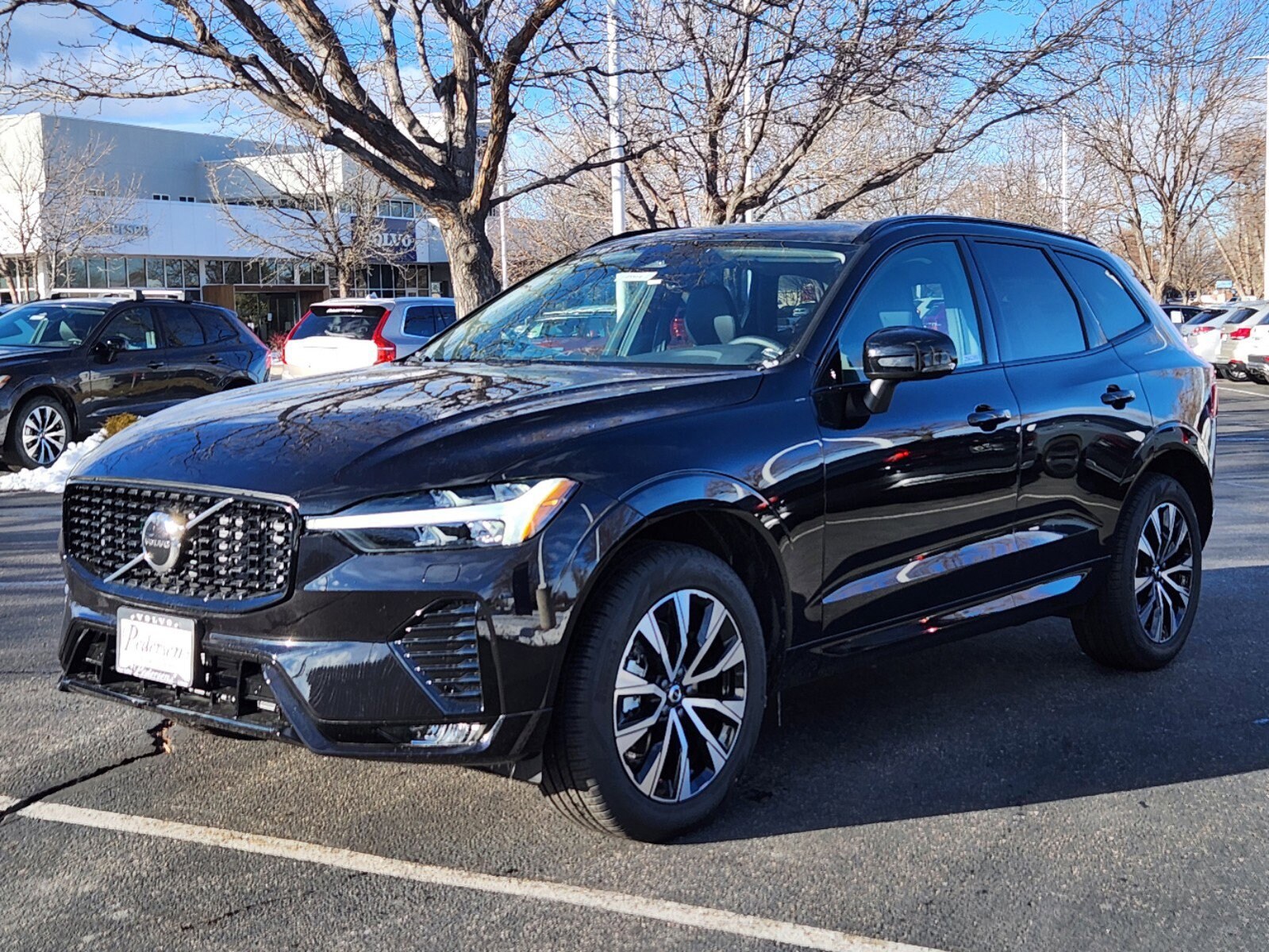 2025 Volvo XC60 B5 Core photo 4
