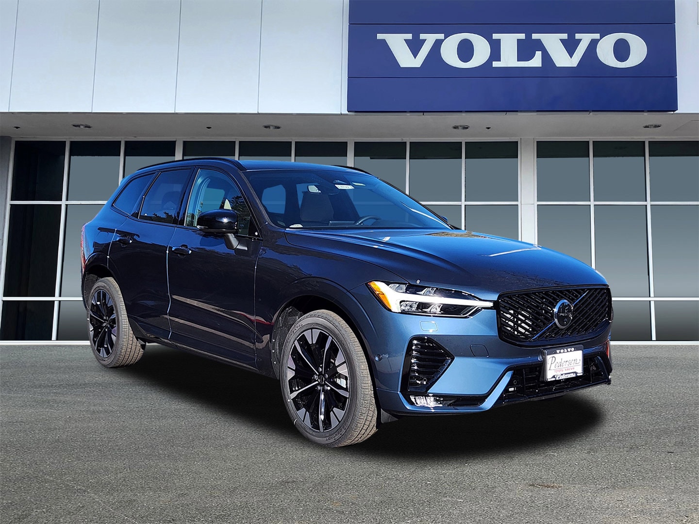 2026 Volvo XC60 B5 Plus Dark AWD's photo