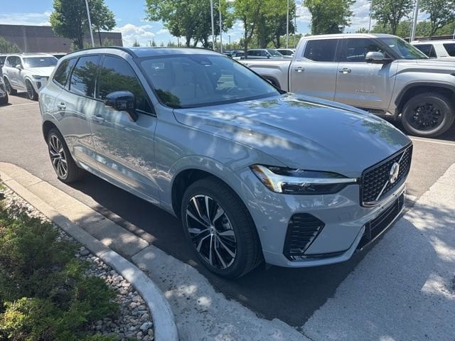 2025 Volvo XC60 B5 Plus Dark AWD's photo