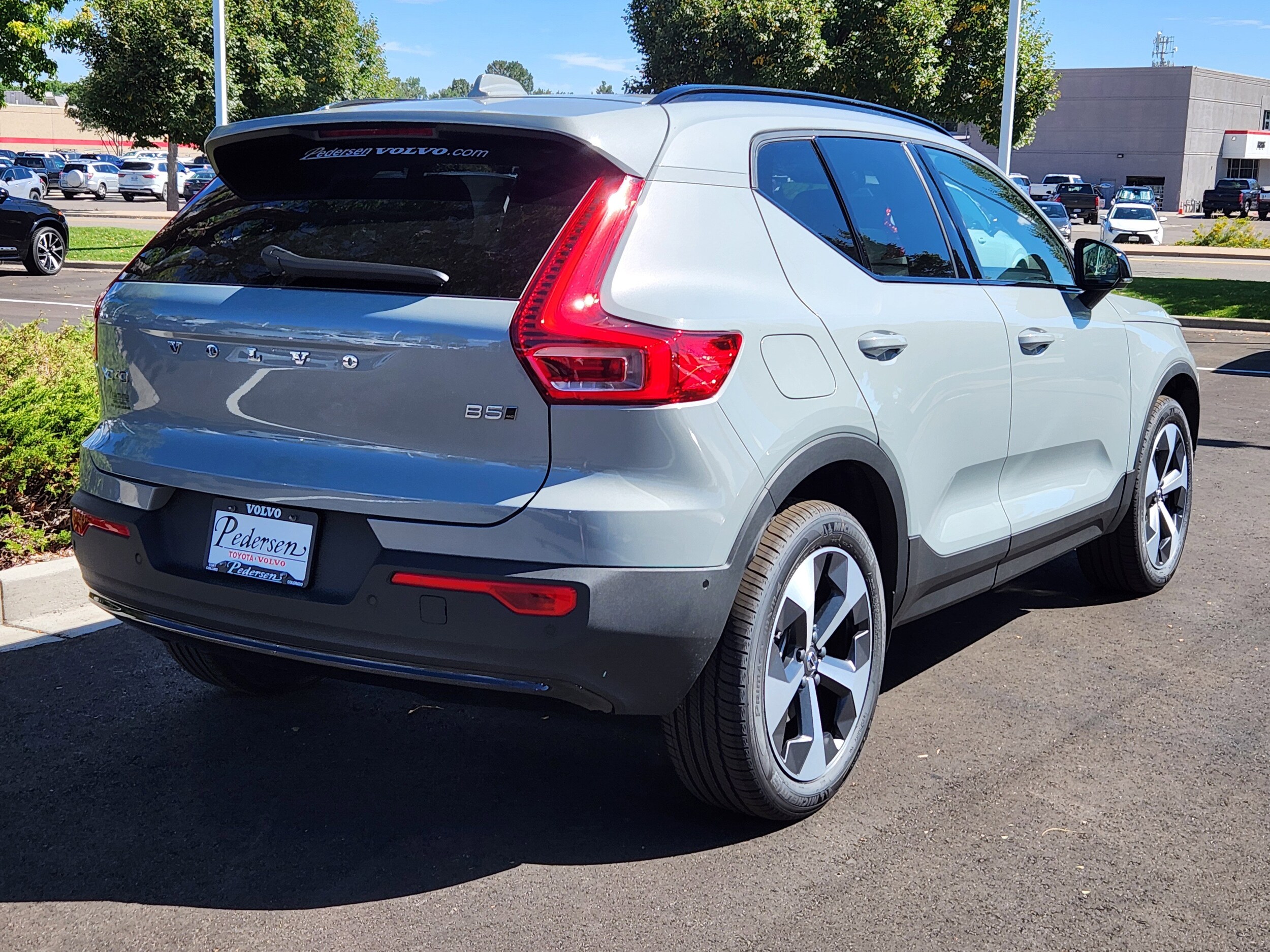 2026 Volvo XC40 Plus photo 3