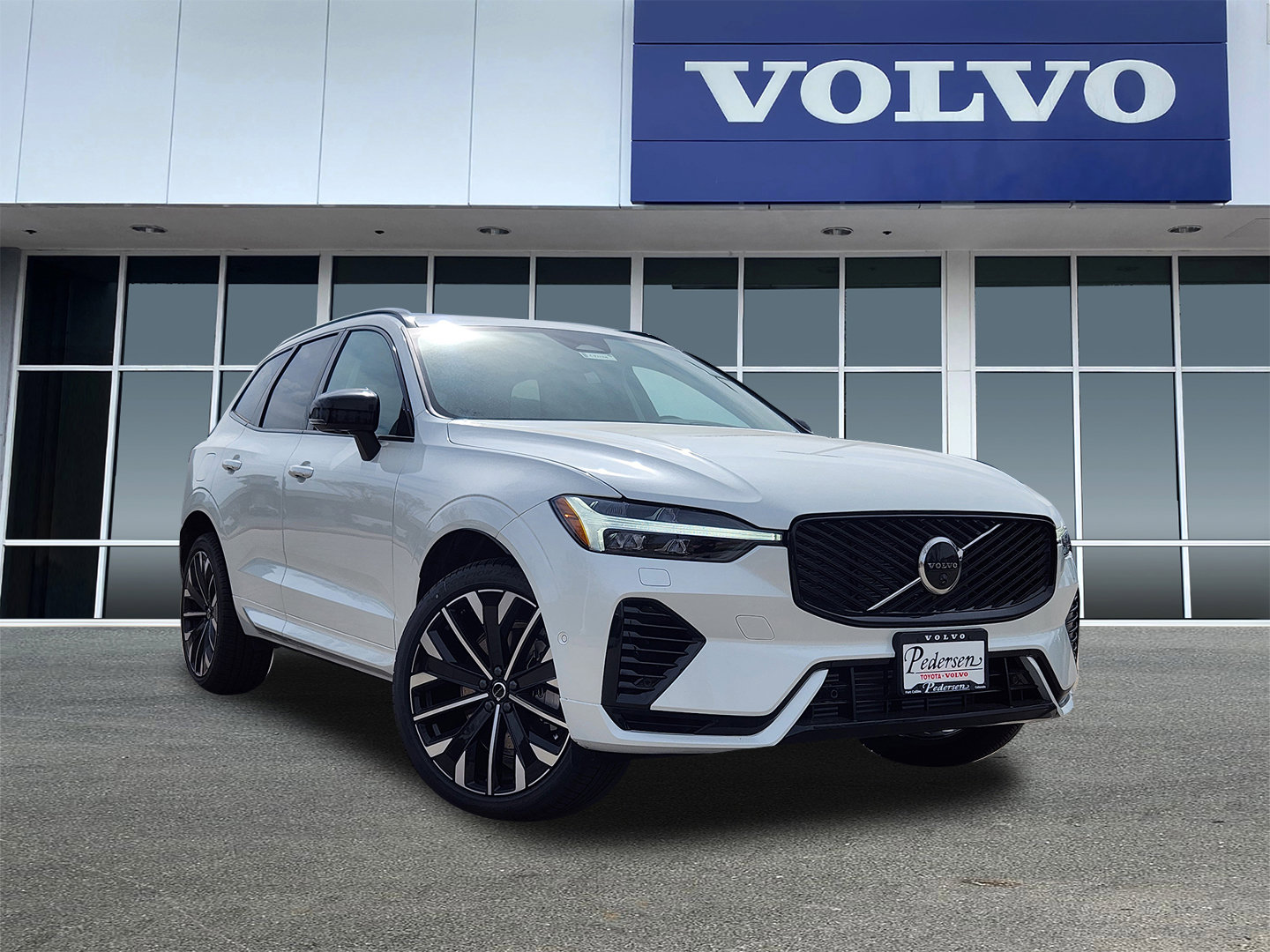 2026 Volvo XC60 T8 Ultra Dark AWD's photo