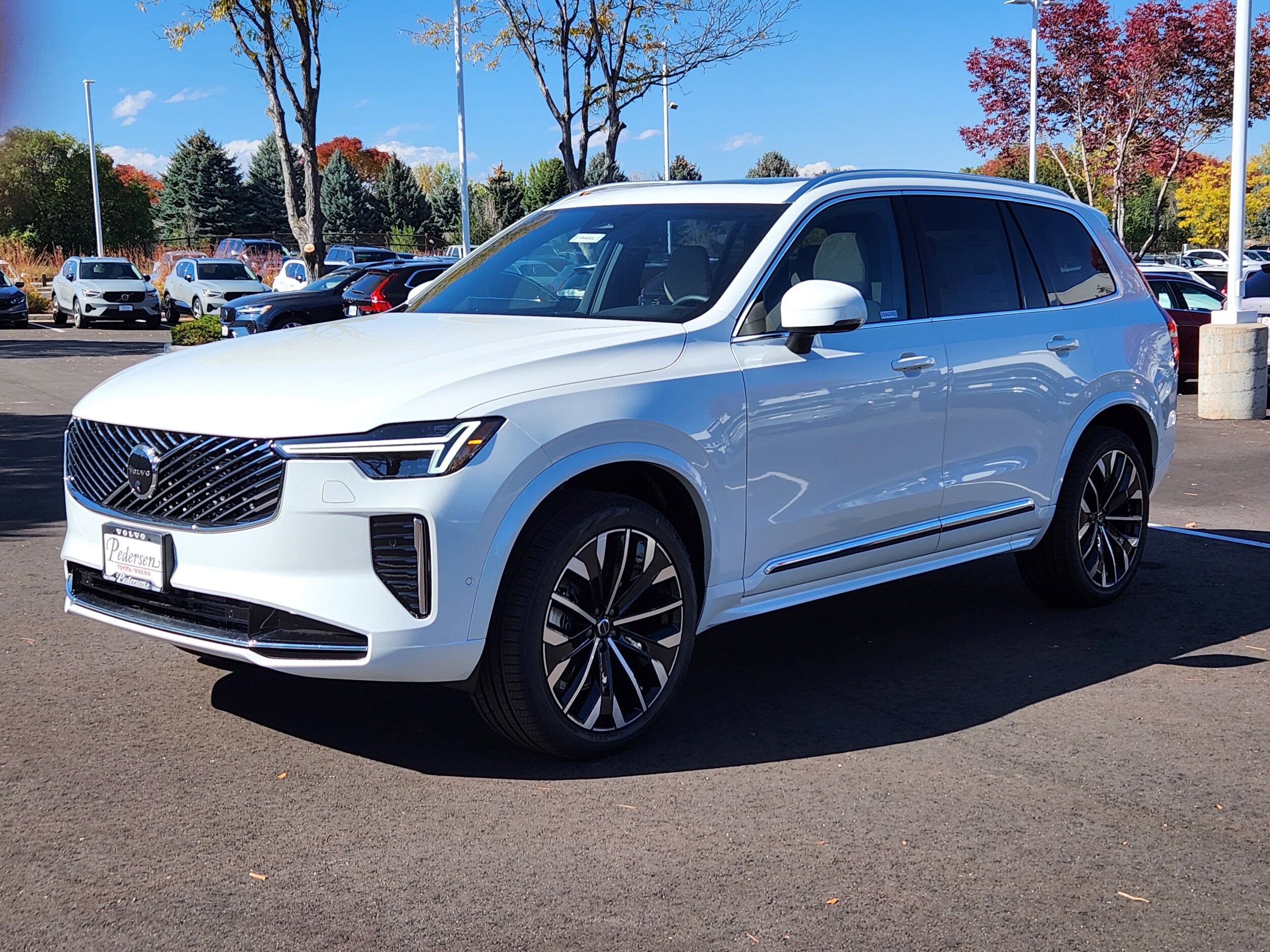 2026 Volvo XC90 Plus photo 2