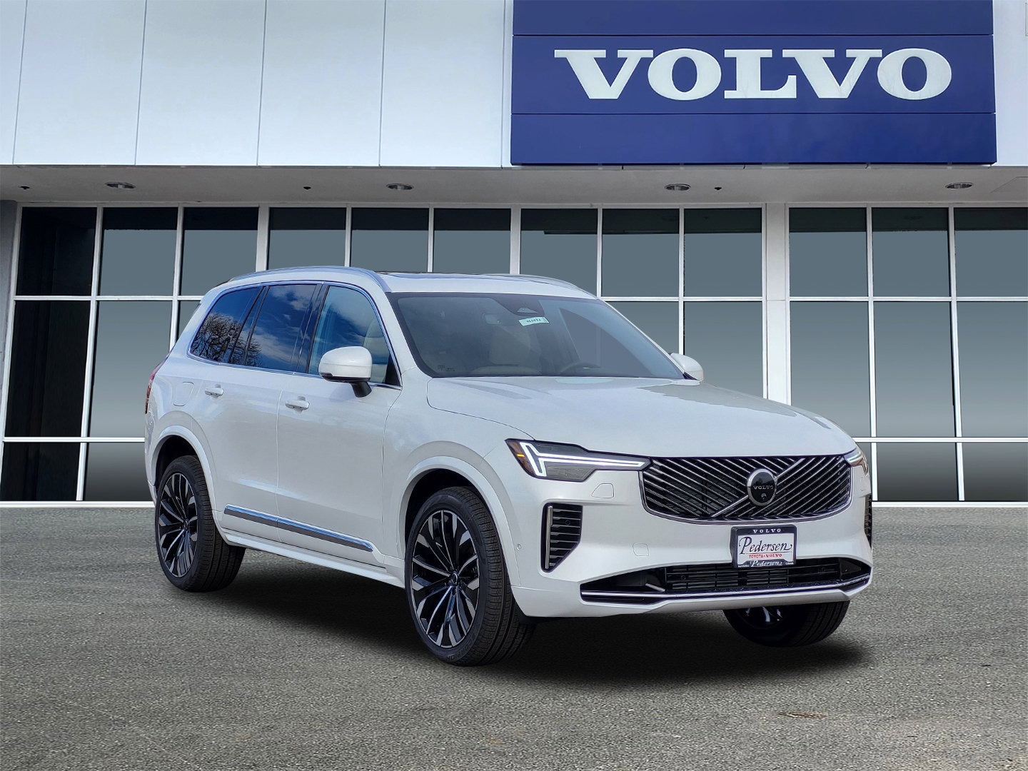 2026 Volvo XC90 T8 Recharge Plus Bright 7-Seat 4WD's photo