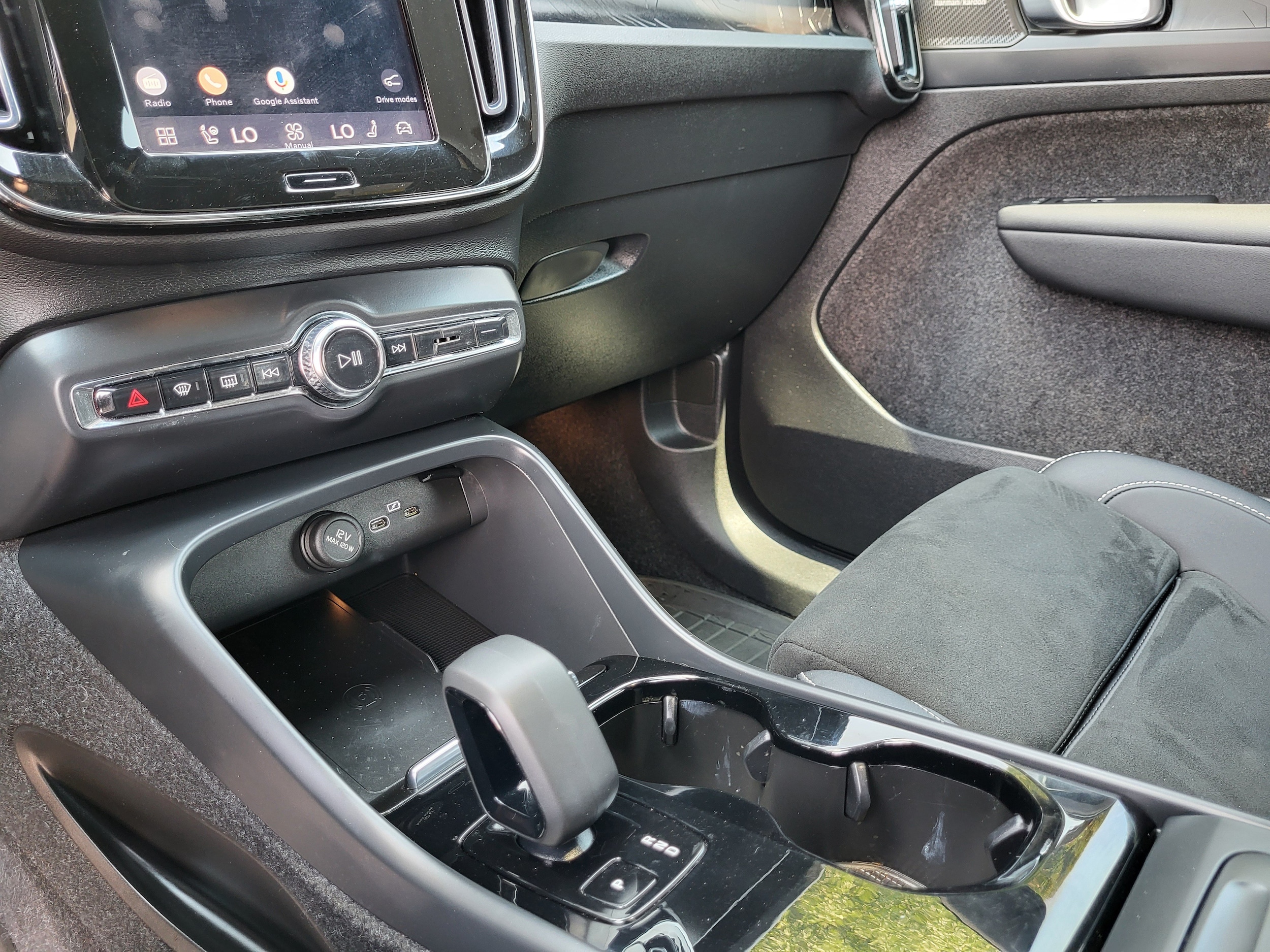 2023 Volvo XC40 Ultimate - Photo 18