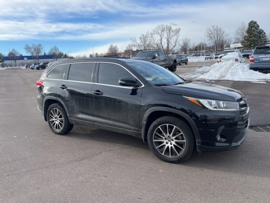 Used 2018 Toyota Highlander SE V6 SUV