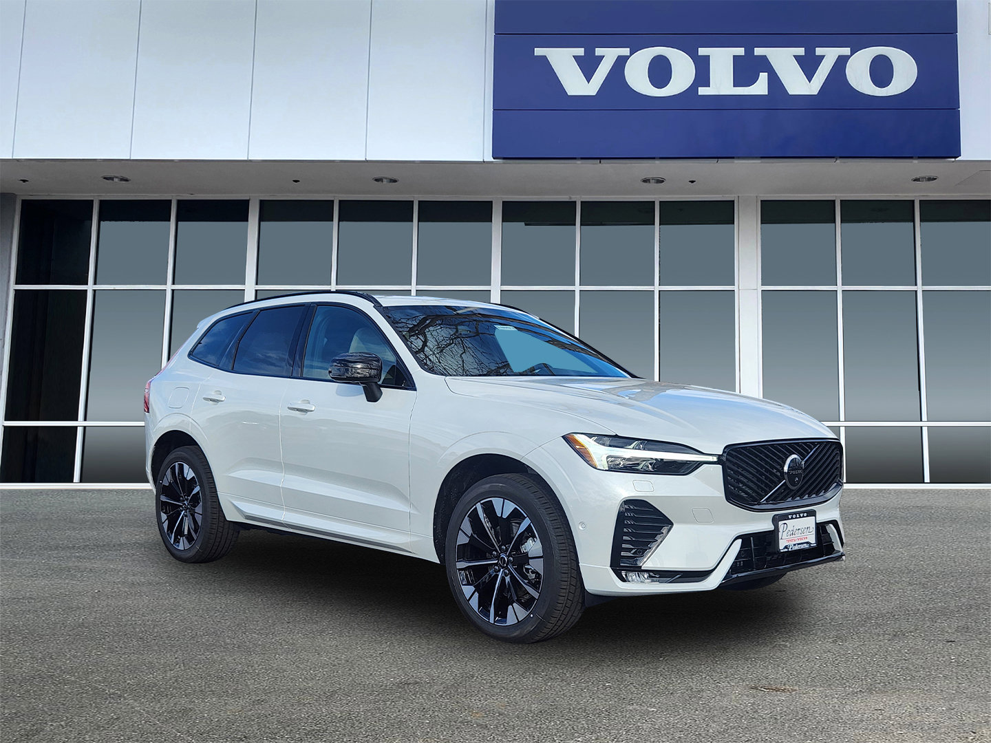 2026 Volvo XC60 Plus's photo