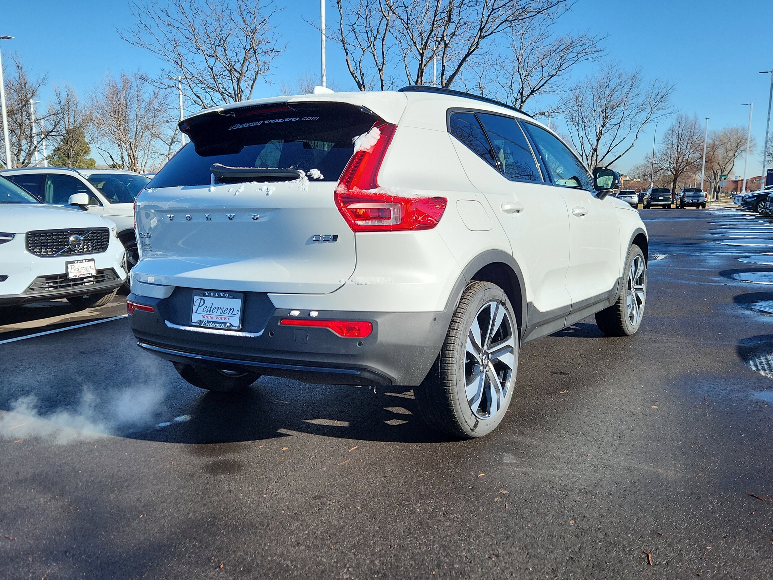 2026 Volvo XC40 photo 3