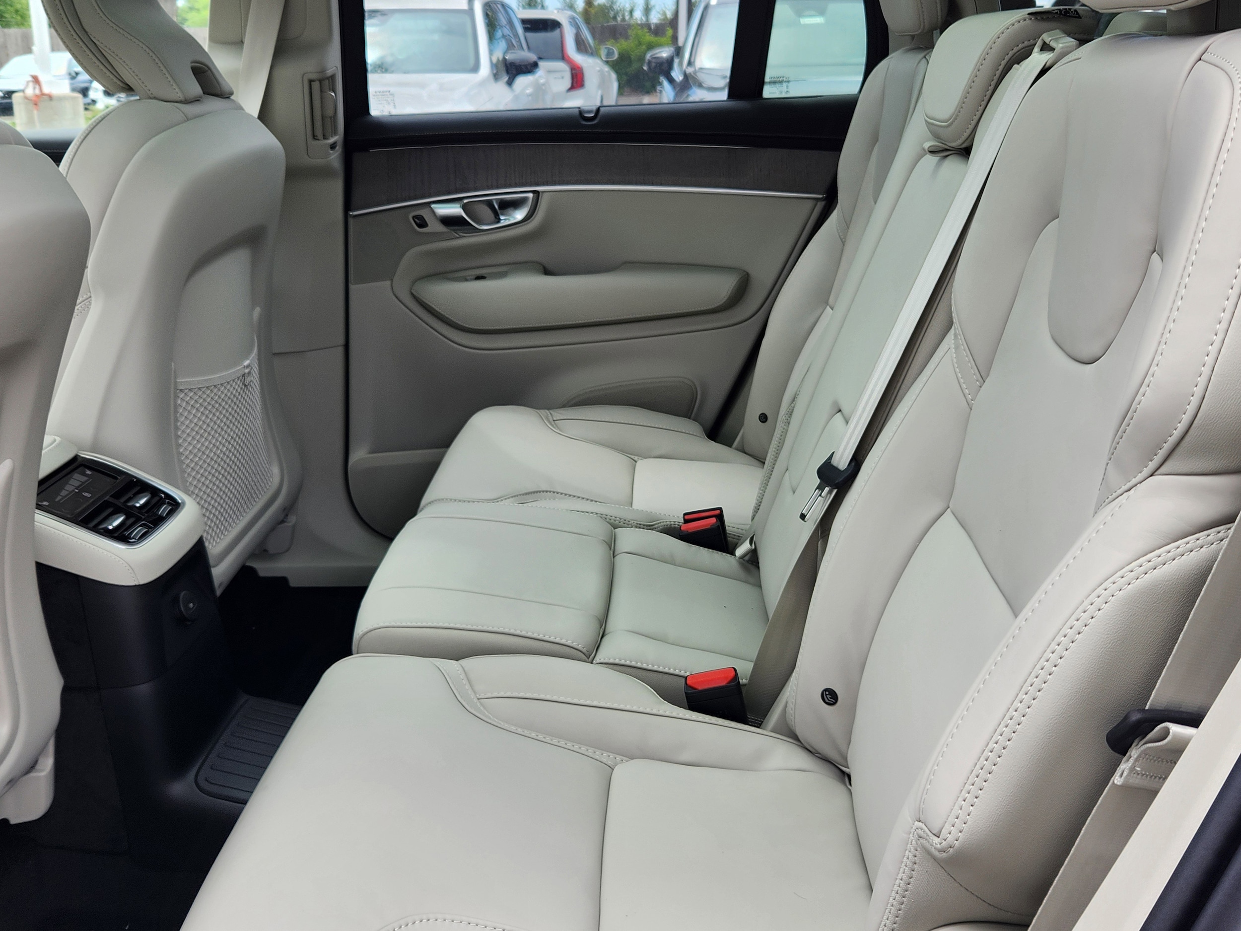 2026 Volvo XC90 Ultra - Photo 9