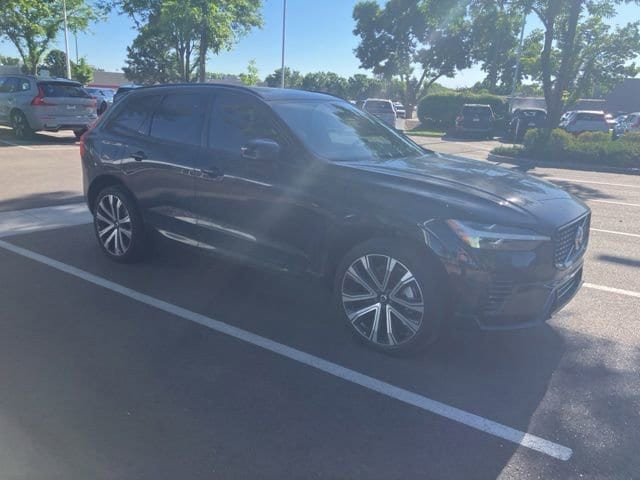 2023 Volvo XC60 T8 Plus Dark Theme AWD's photo