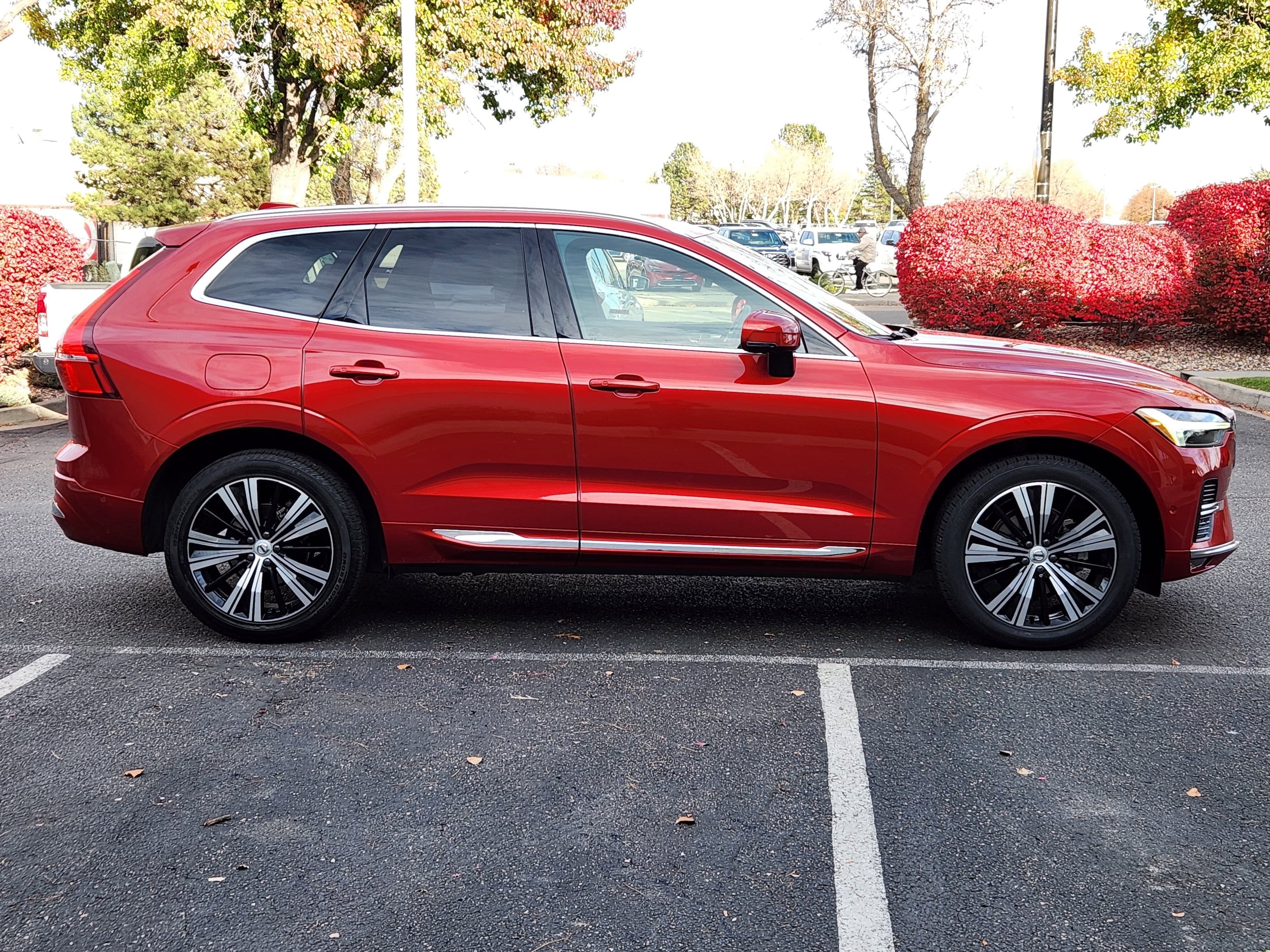 2023 Volvo XC60 B5 Ultimate photo 2