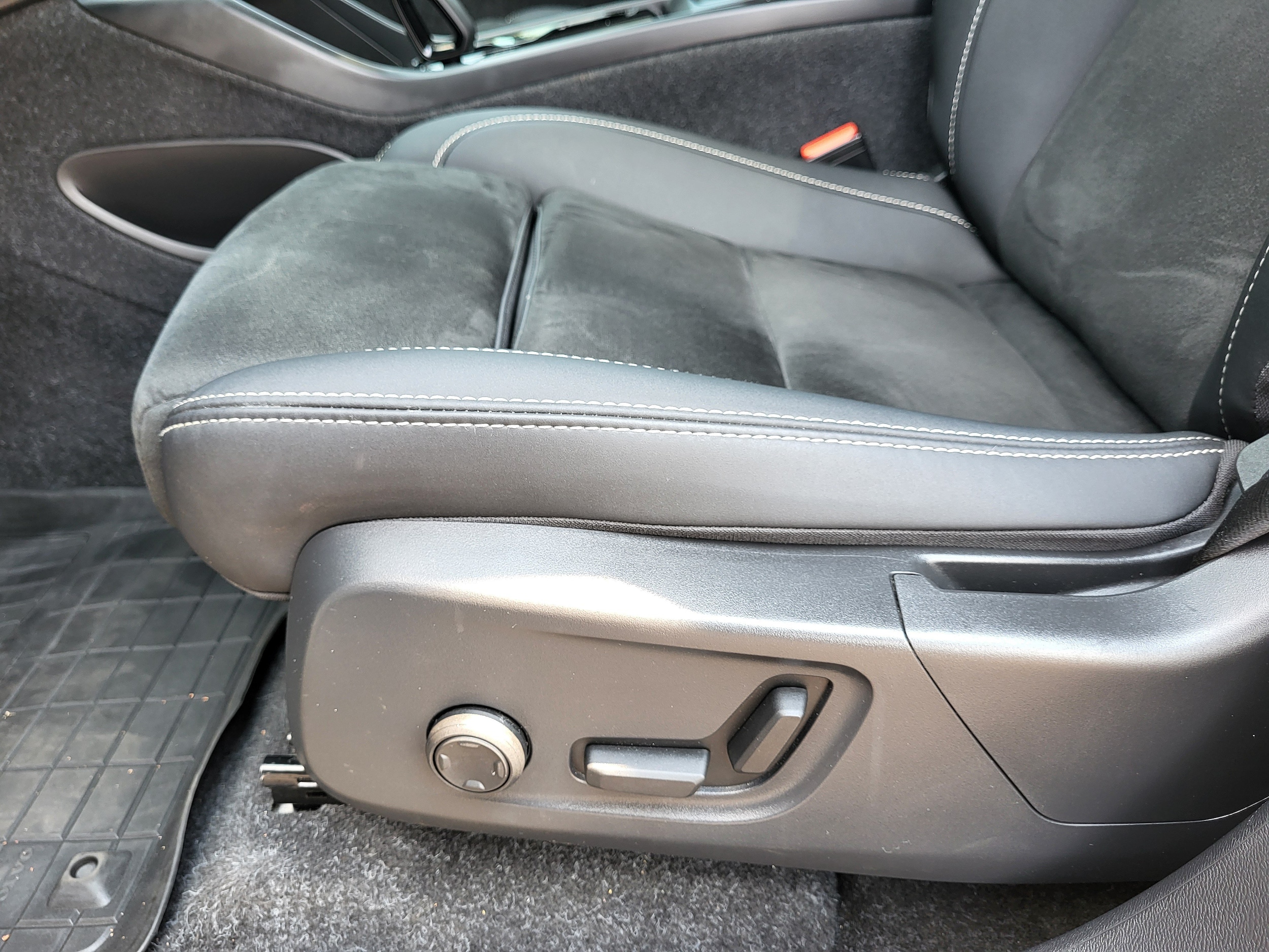 2023 Volvo XC40 Ultimate - Photo 20
