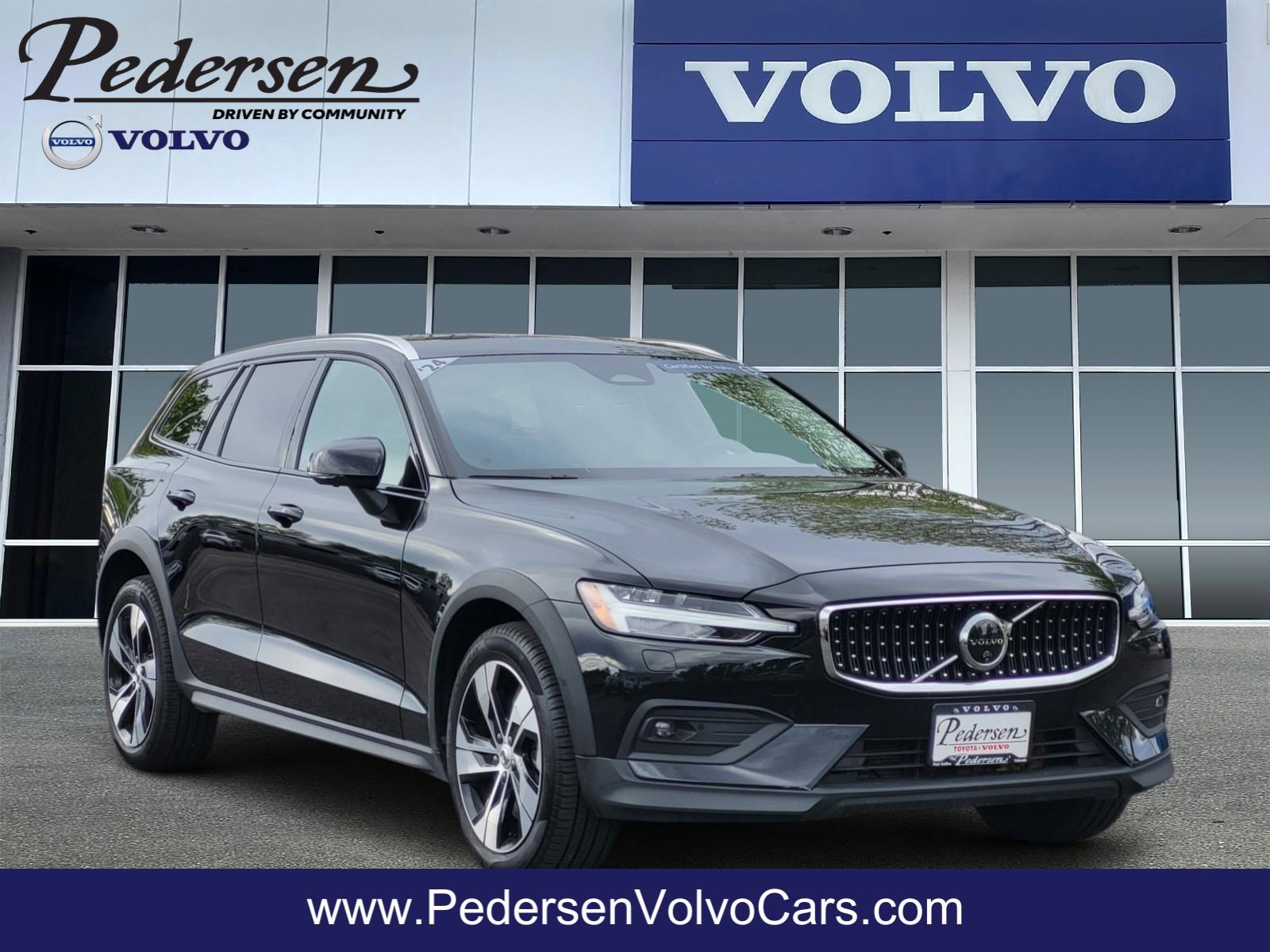 2024 Volvo V60 Cross Country B5 Plus AWD's photo