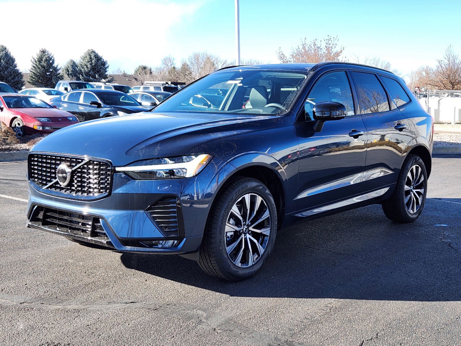 2025 Volvo XC60 B5 Core photo 4