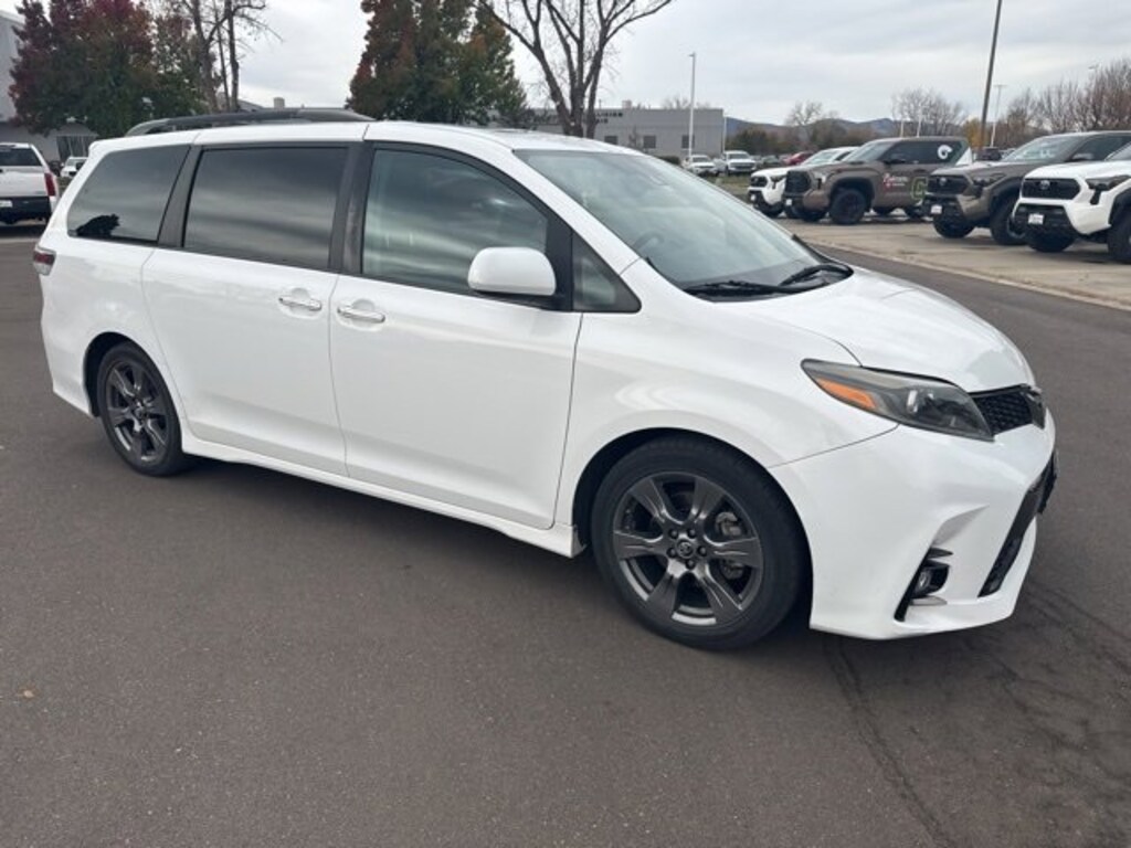 Used 2018 Toyota Sienna SE Premium 8 Passenger Van Passenger Van